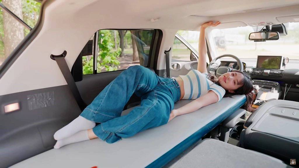 李多慧開箱現代汽車送給她的Casper專屬露營套件組。（圖片來源／李多慧YouTube）