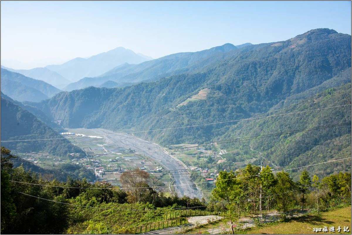 太陽出現後霧消雲散，山谷景色格外清晰。（圖片來源：sya的旅遊部落格）